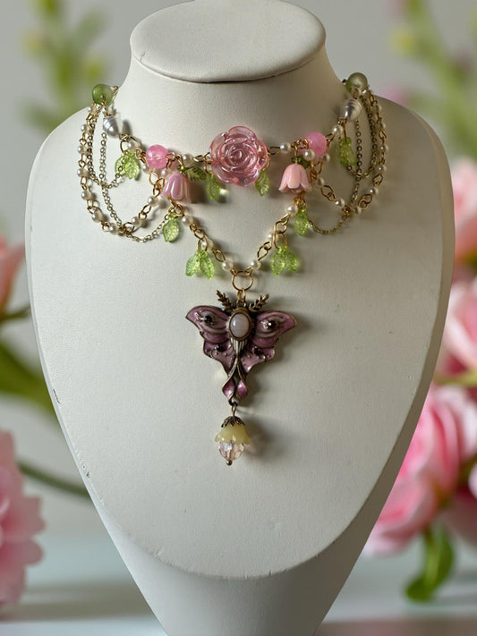 🌸 Blossomwing Necklace