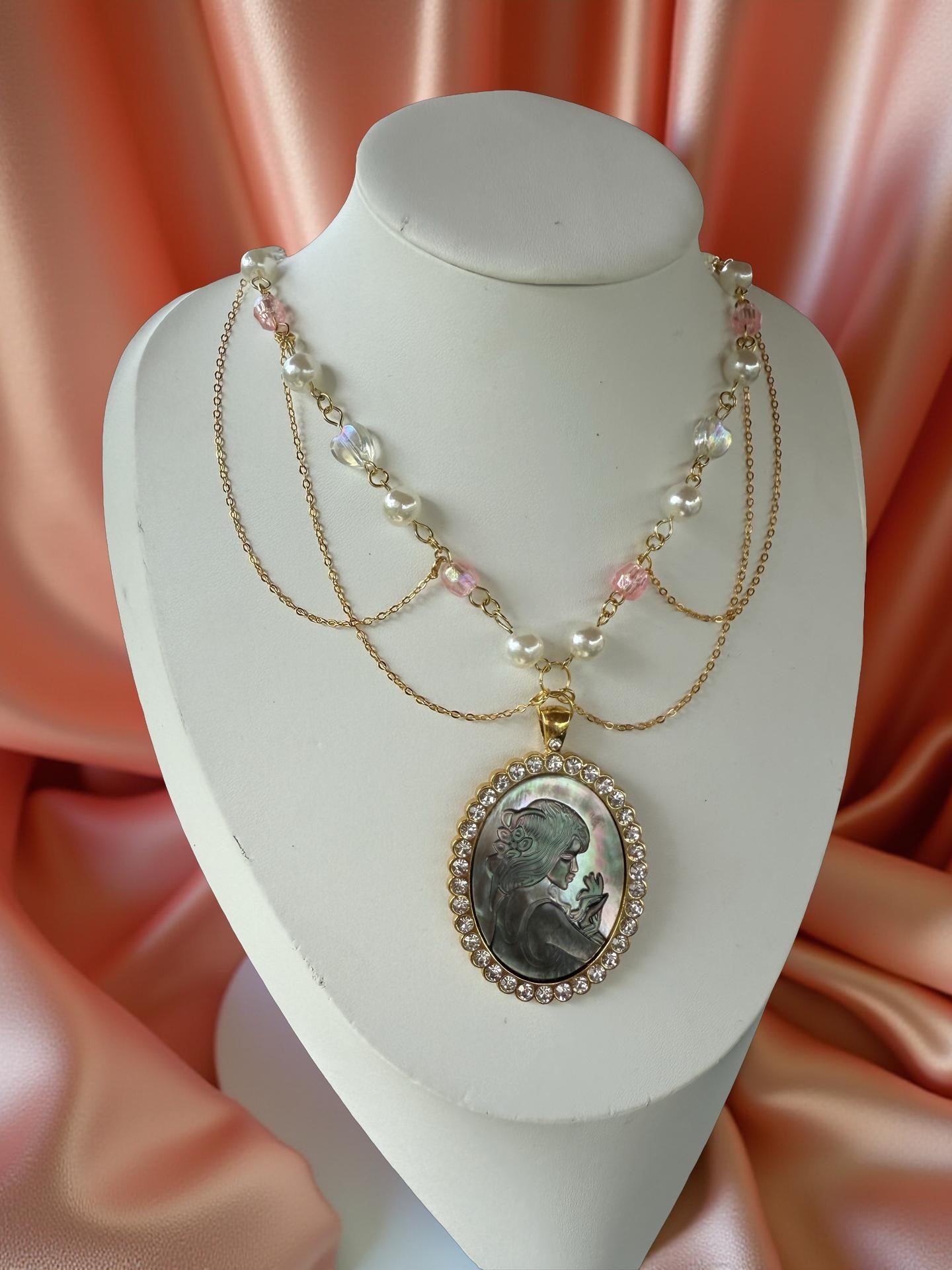 Lady Elowen ๐น Necklace