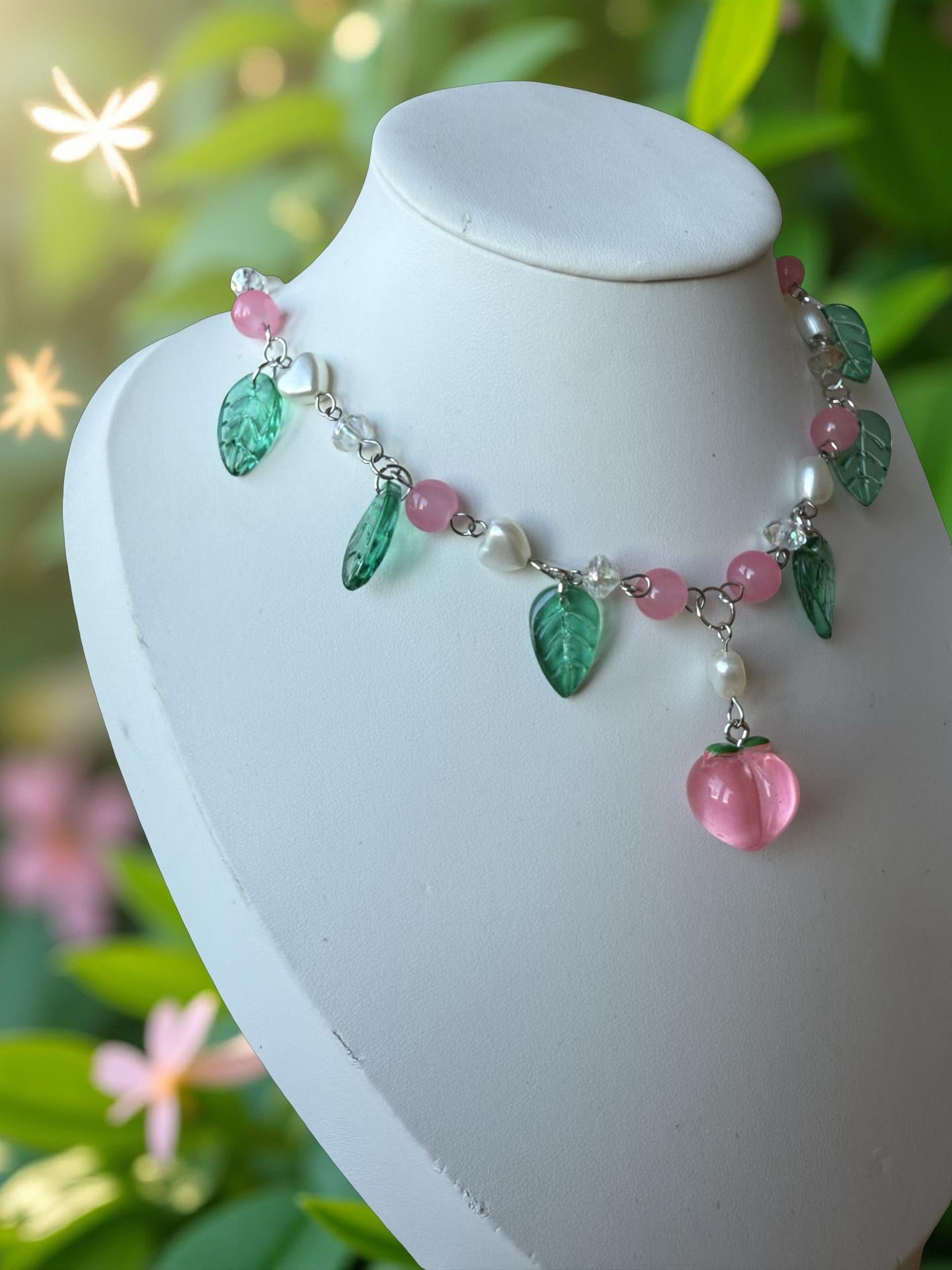 Roswyn Dewleaf 🌿🍑 Necklace