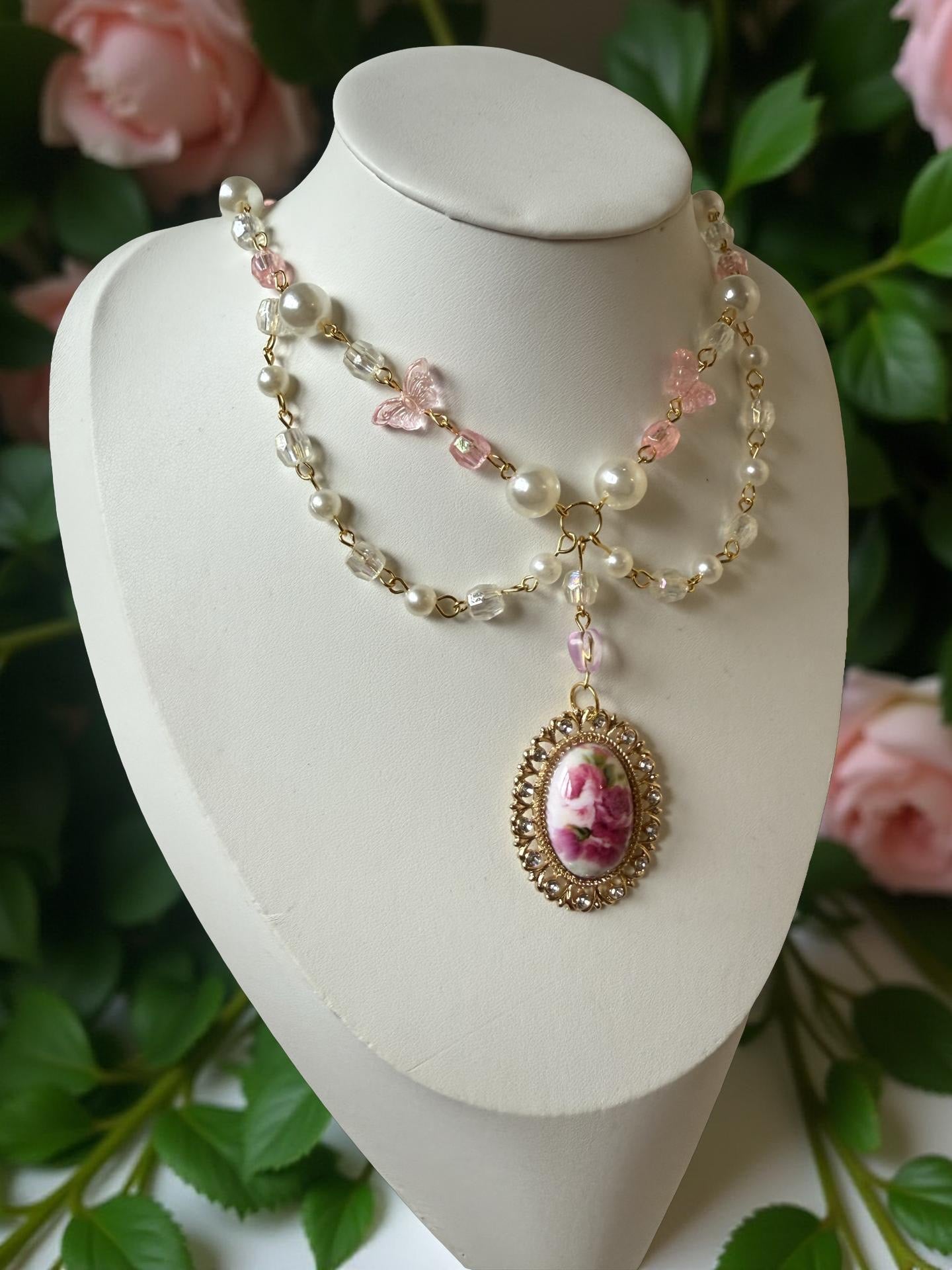 🌸 Rosabelle Cameo Necklace