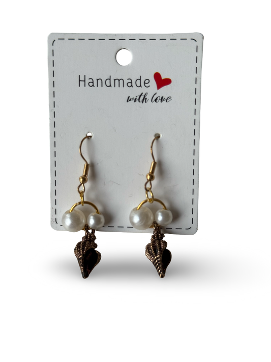 Vintage Shell Pearl Earrings