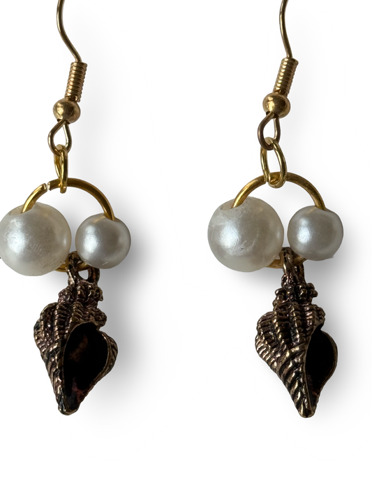 Vintage Shell Pearl Earrings