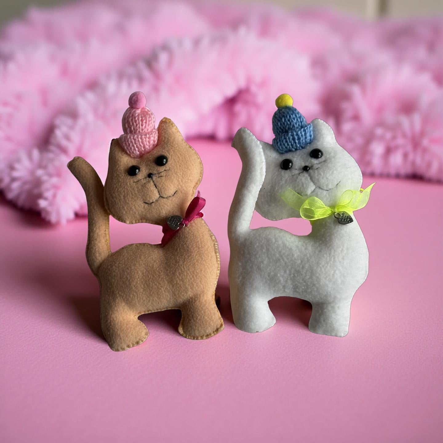 🐾 Handmade Felt Cat Ornament – Winter Plush Decoration