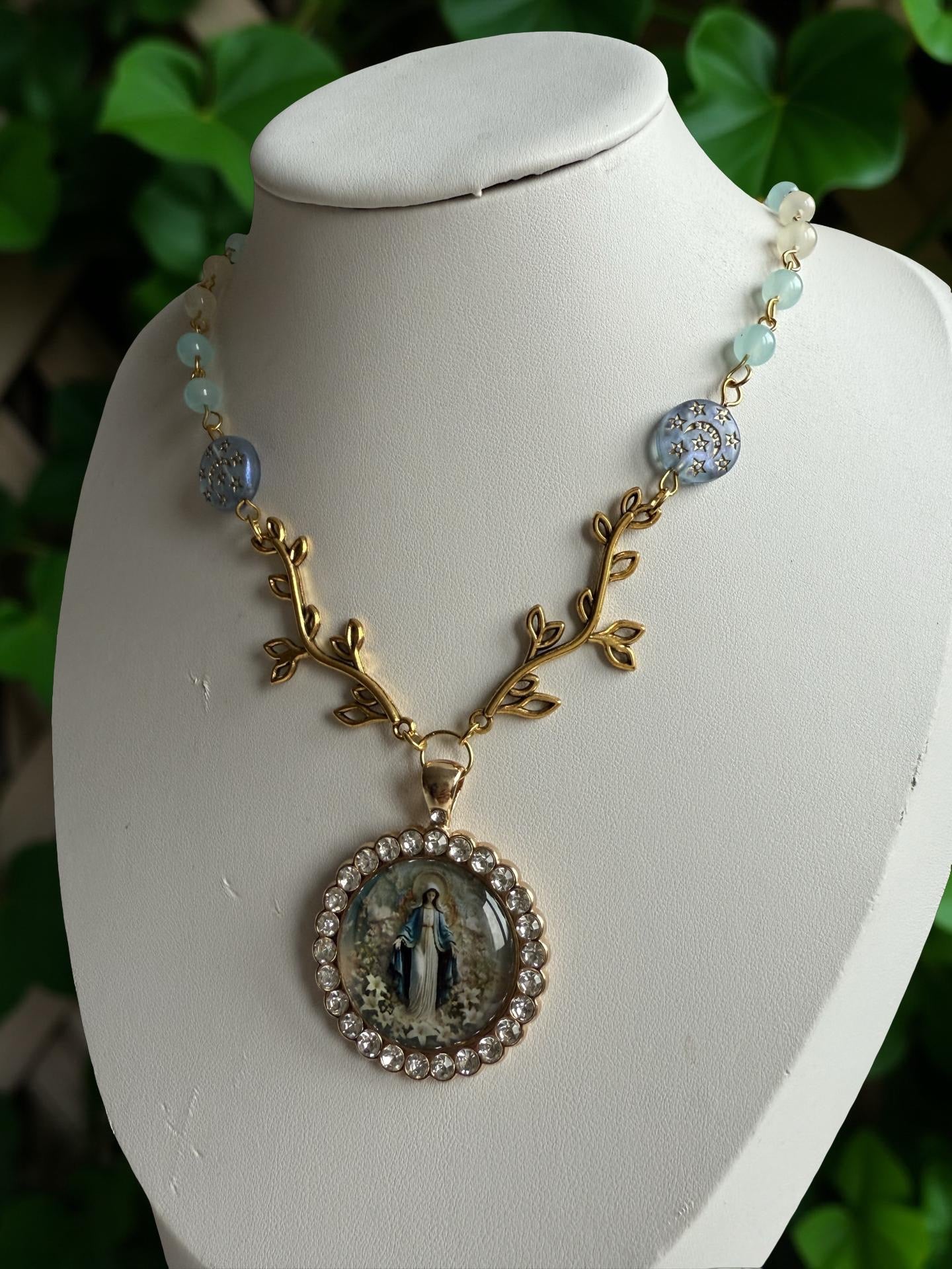 Marian Garden – Vintage Style Necklace