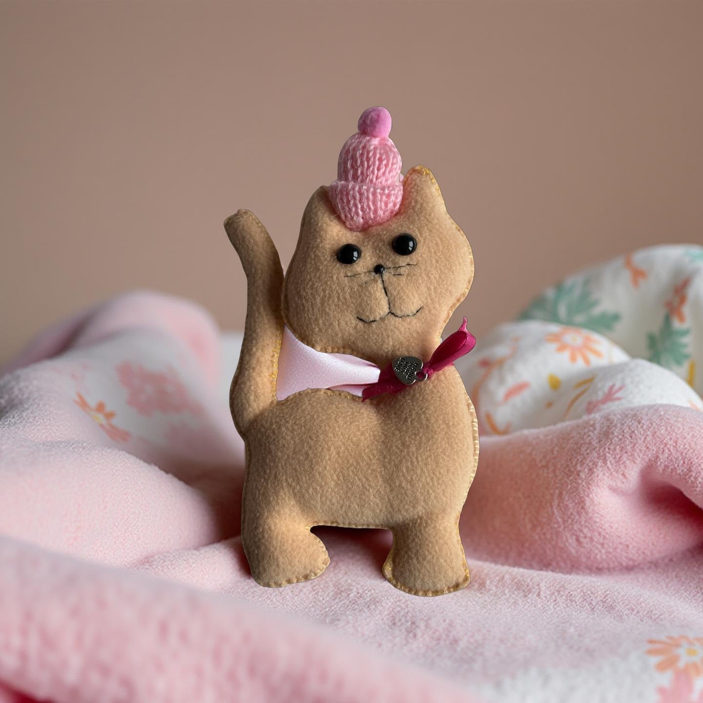 🐾 Handmade Felt Cat Ornament – Winter Plush Decoration