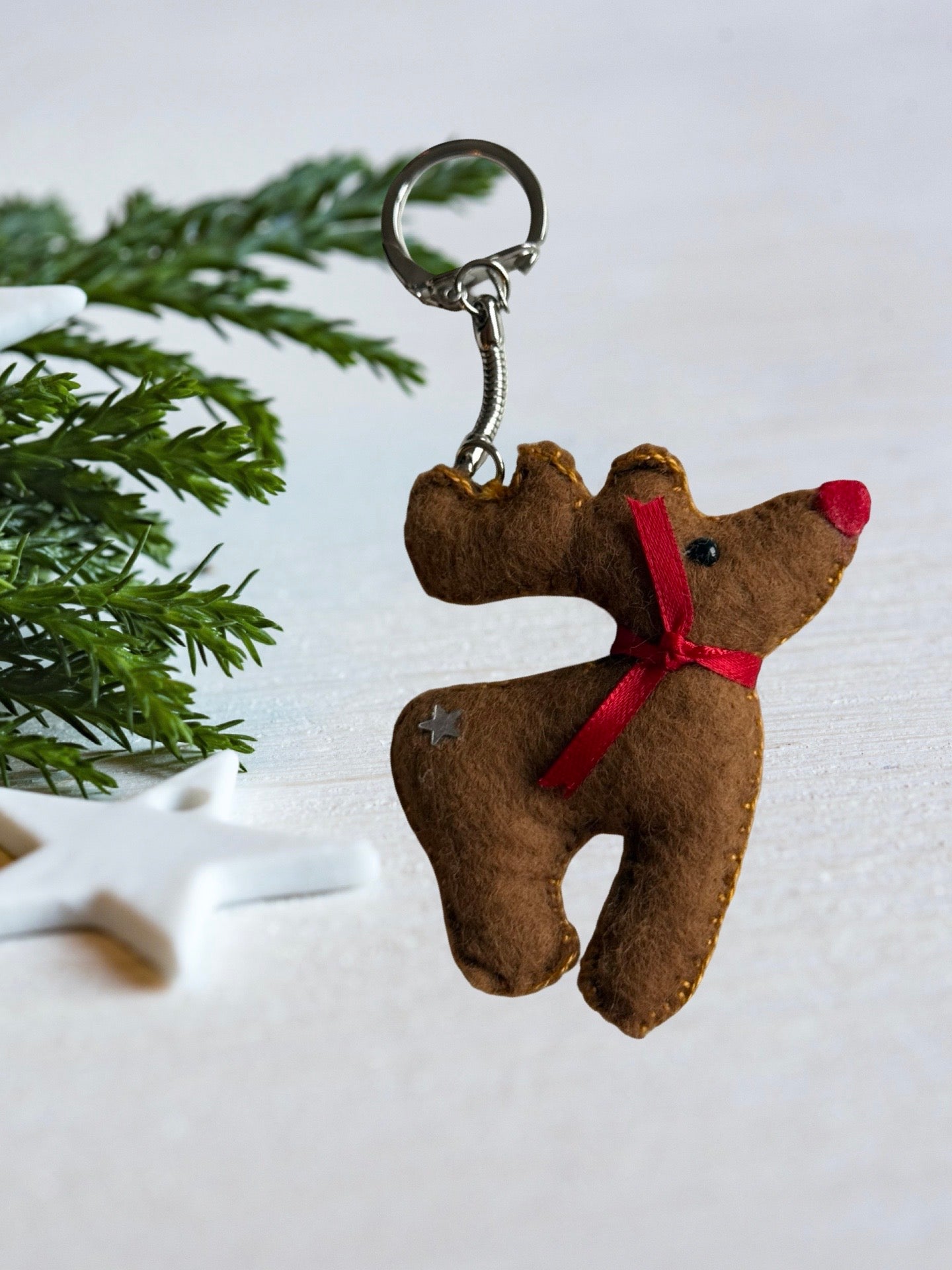 🦌 Handmade Reindeer Keychain – Christmas Felt Plush Charm
